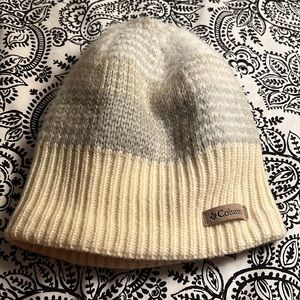 Women Columbia sports wear winter hat.